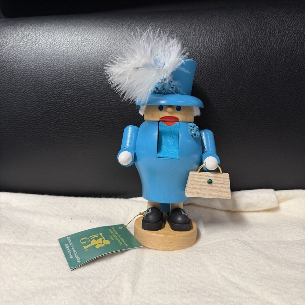 Erzgebirge Germany 7" Nutcracker Richard Glasser Queen Elizabeth II of England